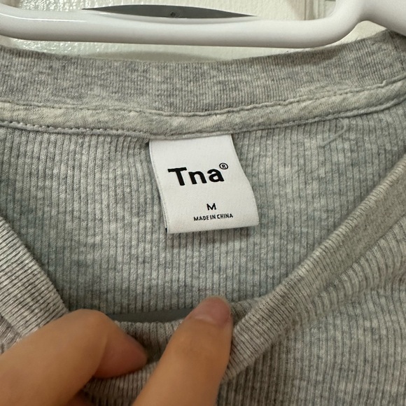 Aritzia TNA Ribbed Long Sleeve Waist Length Crop Top/Tee - Picture 2 of 3